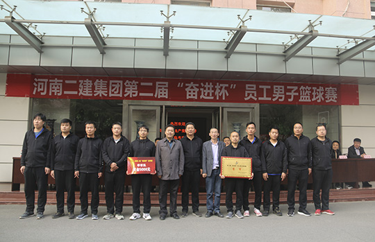 乐鱼官方在线入口领导与季军团队合影留念
