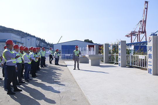乐鱼官方在线入口与会领导察看现场样板区