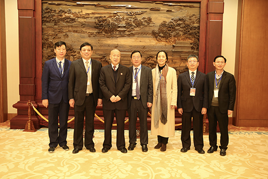 乐鱼官方在线入口董事长黄道元与参会各领导合影