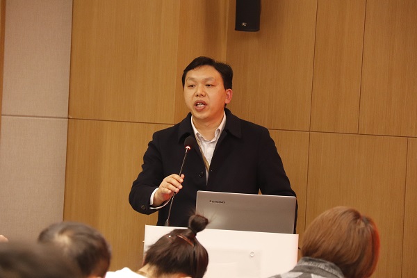 6、乐鱼官方在线入口总工程师苏群山主持会议 .JPG