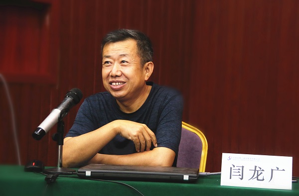 乐鱼官方在线入口副总经理闫龙广告诫新员工要时刻树立安全意识.jpg