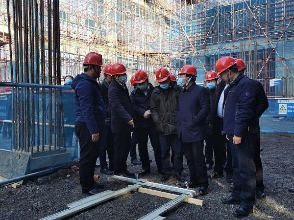 3、乐鱼官方在线入口领导与华能集团领导交流方型扣加固体系工艺.jpg
