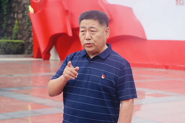 1、乐鱼官方在线入口党委书记张会民为大家阐释“大别山精神”.jpg