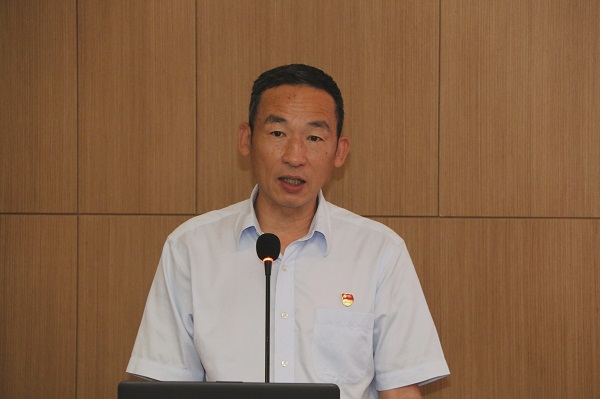 3、乐鱼官方在线入口党委副书记陈百斌宣读表彰文件.jpg
