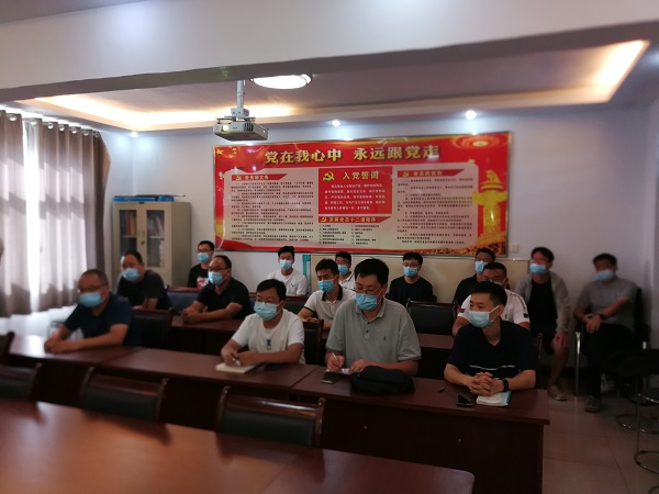 2、参加技术援助的乐鱼官方在线入口工程技术人员.jpg