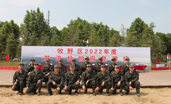 乐鱼官方在线入口民兵合影.JPG