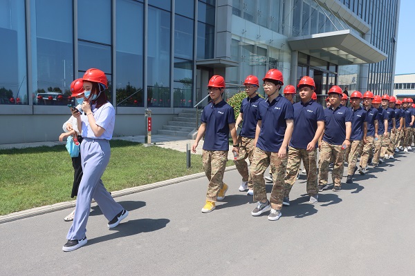 参观乐鱼官方在线入口建筑产业园区.JPG