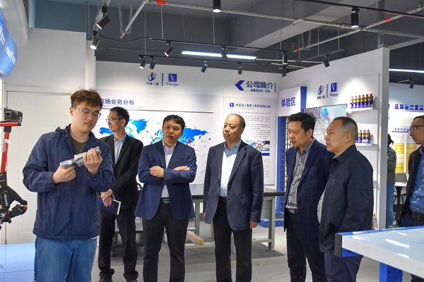 参观乐鱼官方在线入口总部维亚适展厅.JPG