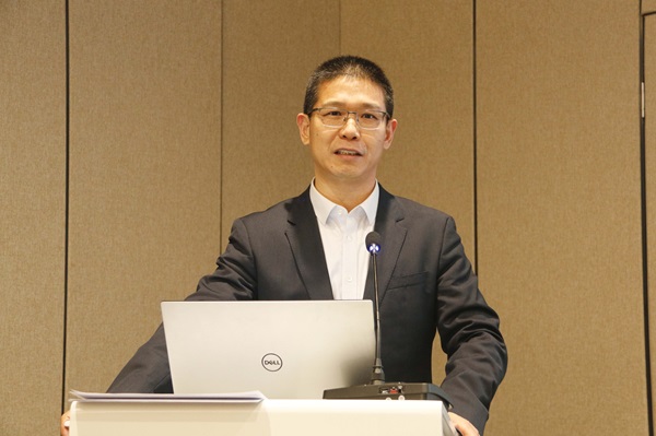 4乐鱼官方在线入口董事长祝建明作“民营建筑企业发展思考”报告.JPG
